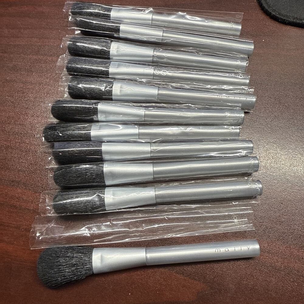 NEW Mally Beauty DIAMOND UN-POWDER BRUSH Foundation Face Powder Makeup Make Up